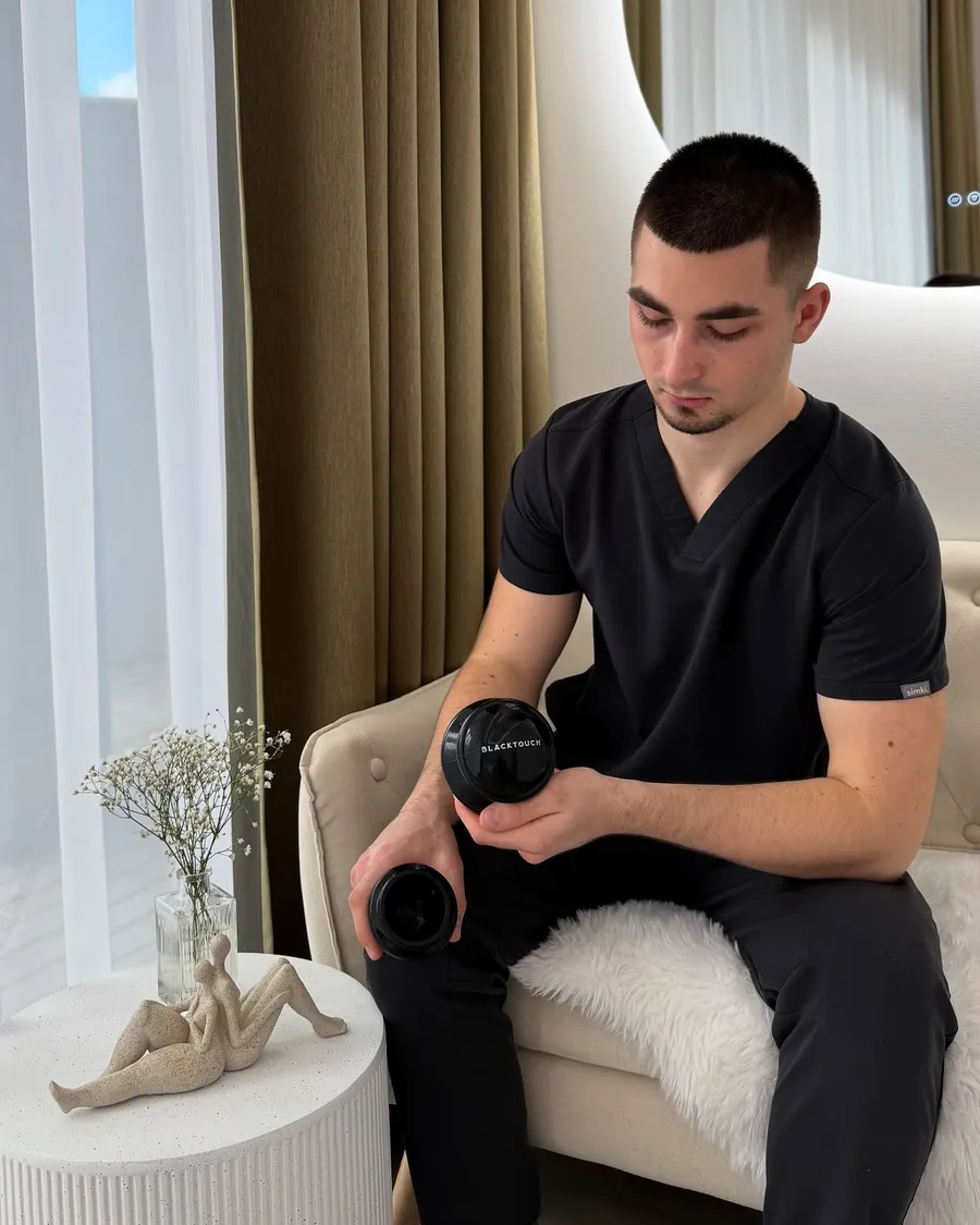 Maksym Horianoi, certifikovaný masér salónu GoodVibe v Bratislave